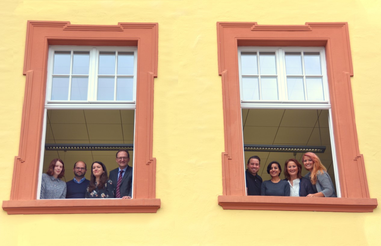 Lehrstuhlfoto 2019 bearbeitet klein